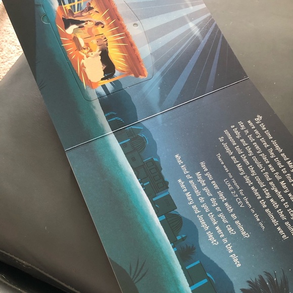 Jesus is Born Nativity Ornament Book - Picture 4 of 7